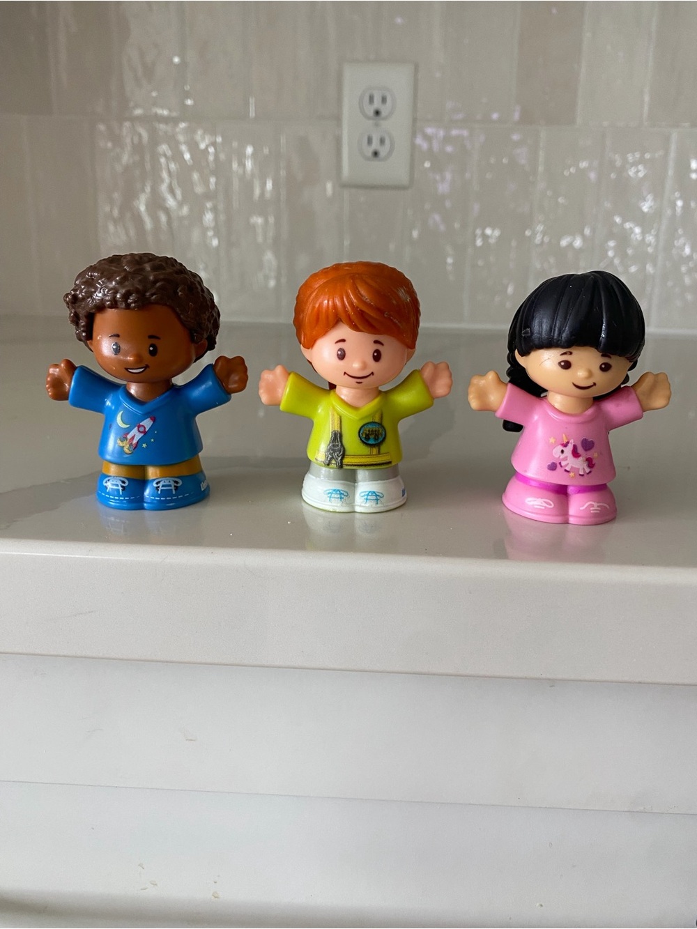 Fisher-Price Little People school bus Kids Emily Sonya Chris Figures Lot of 3